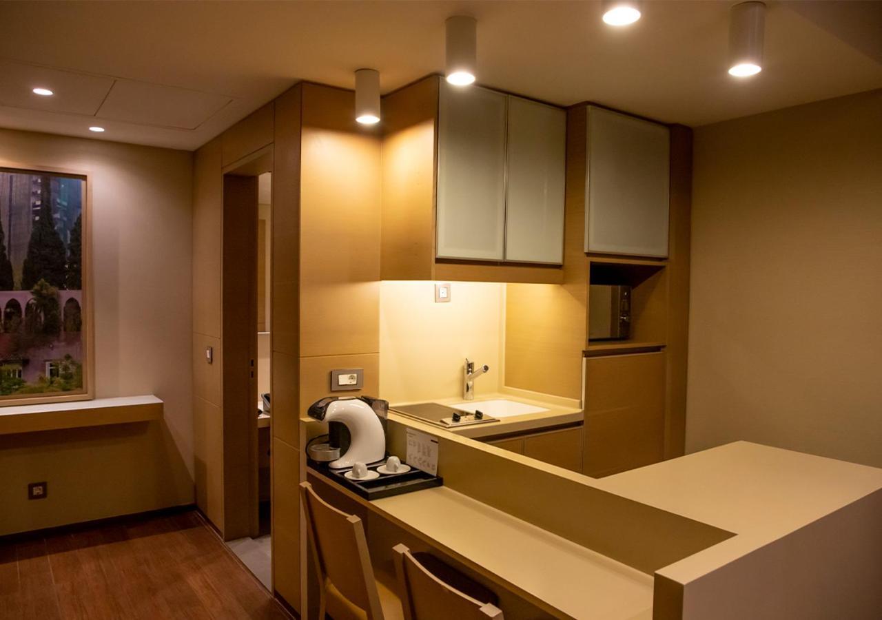 Saifi Suites Hotel Бейрут Екстериор снимка