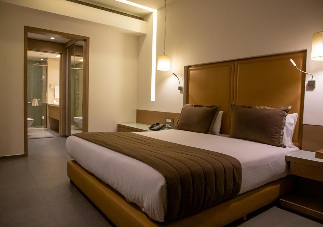 Saifi Suites Hotel Бейрут Екстериор снимка