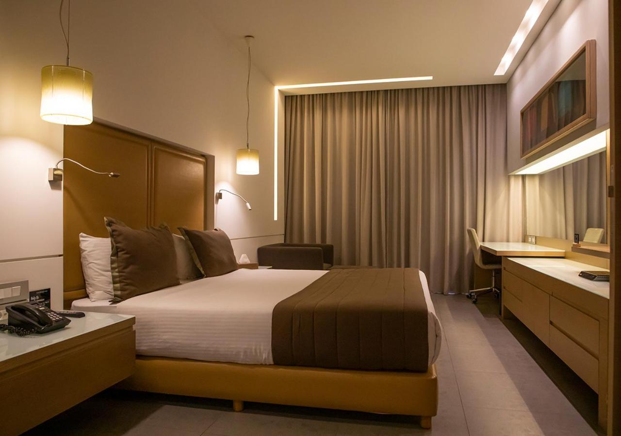 Saifi Suites Hotel Бейрут Екстериор снимка